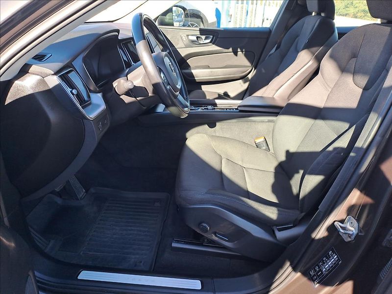 Volvo XC60 2,0 D4 FWD MOMENTUM - fotka 5 z 18