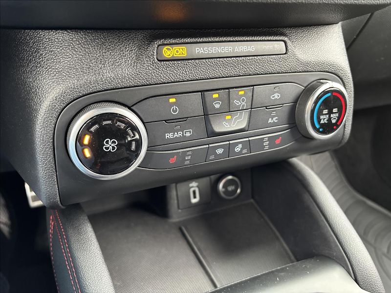 Ford Focus 1,0 EcoBoost 92 kW ST Line - fotka 27 z 35