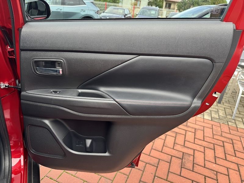 Mitsubishi Outlander (2020) 2.0i Automat SpiritPlus LED - fotka 21 z 49