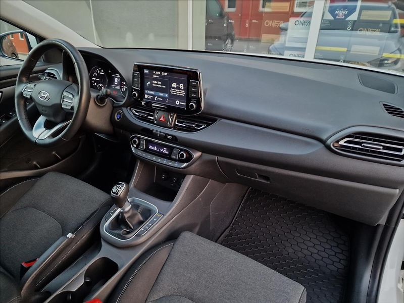 Hyundai i30 1.0 T-Gdi Family Smart Kombi - fotka 13 z 50