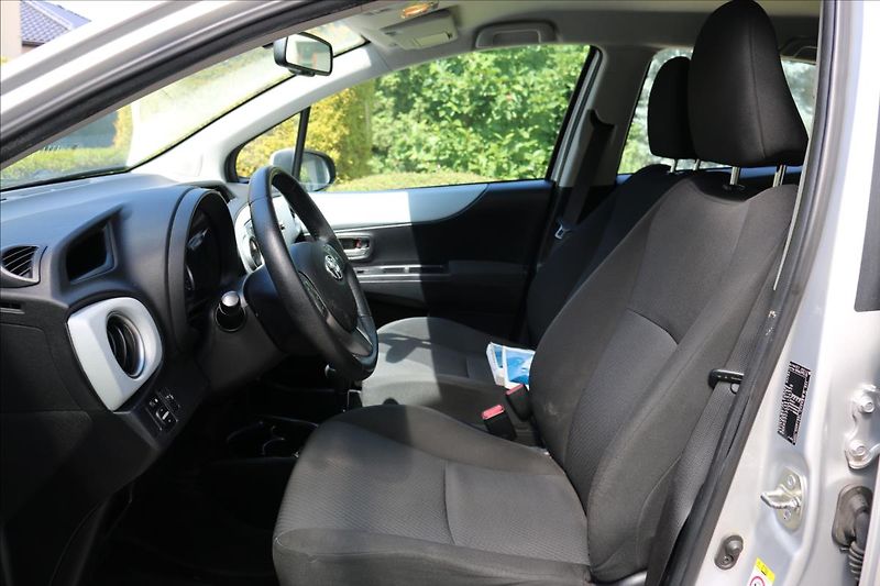 Toyota Yaris 1,5 Hybrid, Automat - fotka 15 z 40