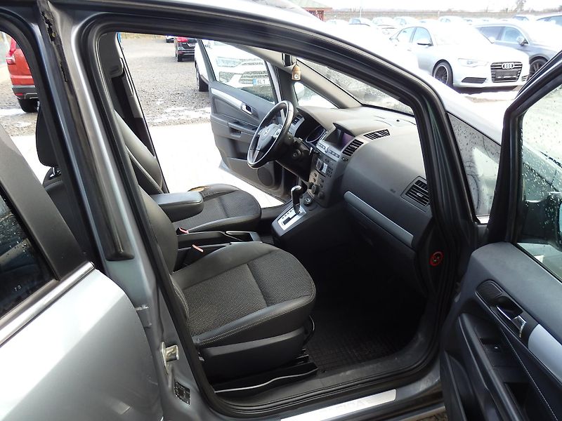 Opel Zafira 1.9 CDTI 16V 110 kW AUTOMAT - fotka 10 z 16