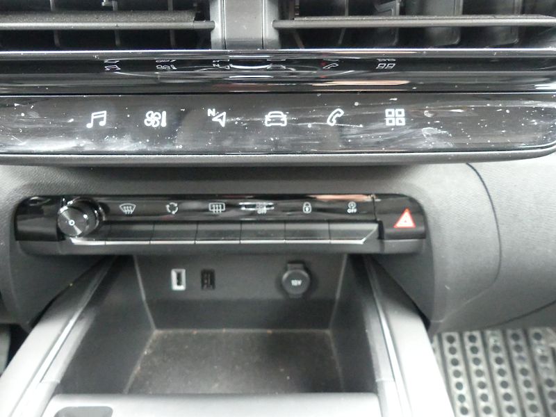 Citroën C5 Aircross (2023) 1,2 PureTech 130 MAN6 SHINE - fotka 16 z 20