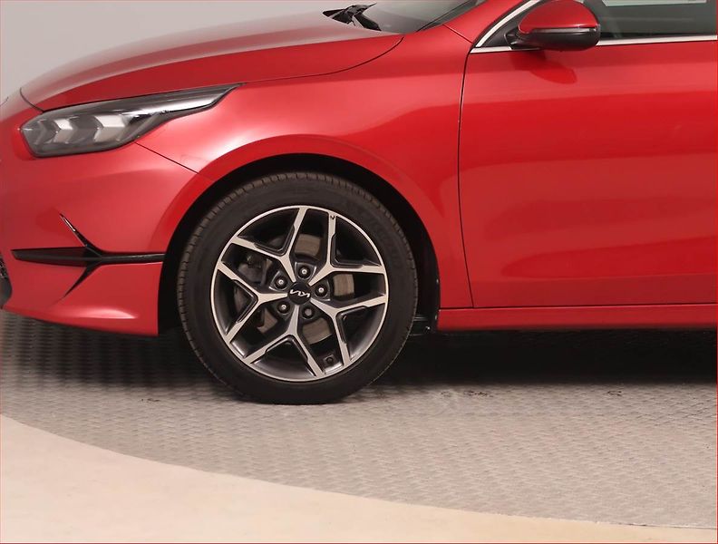 Kia Ceed (2023) Top 1.5 T-GDI - fotka 15 z 16