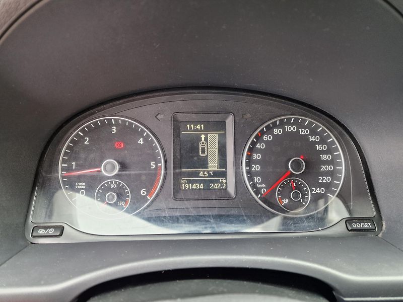 Volkswagen Caddy 1,6TDI 7 SEDADEL SENZORY - fotka 15 z 20