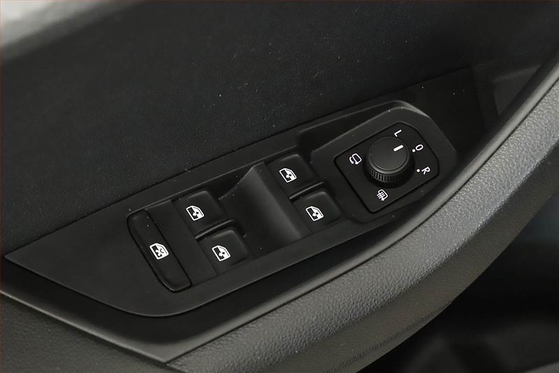Škoda Karoq (2024) Fresh 2.0 TDI - fotka 18 z 20