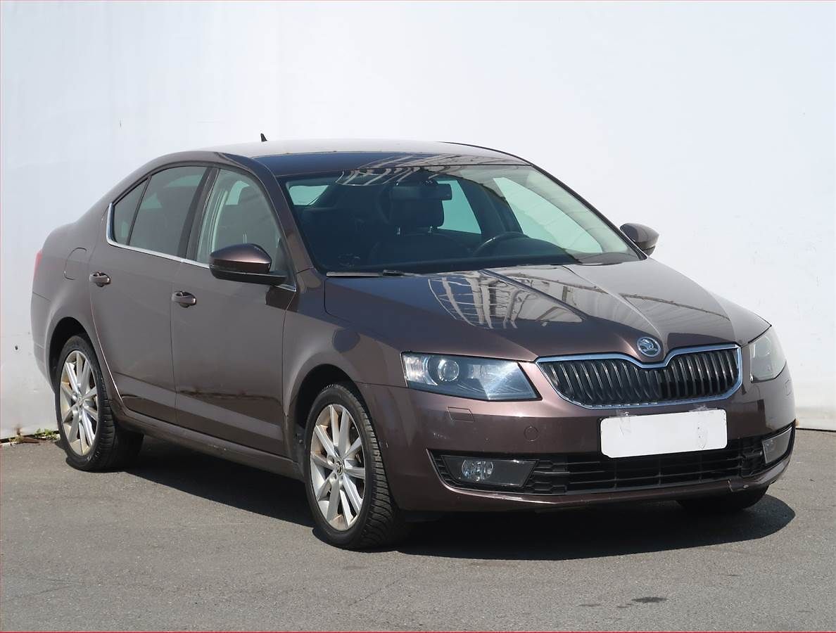 Škoda Octavia Elegance 1.2 TSI, Navi, Xenony