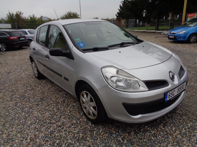 Renault Clio 1,1 - fotka 1 z 13