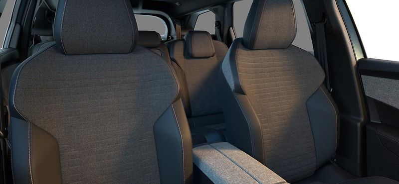 Peugeot 5008 (2026) ALLURE Hybrid 145k e-DCS6 - fotka 9 z 10