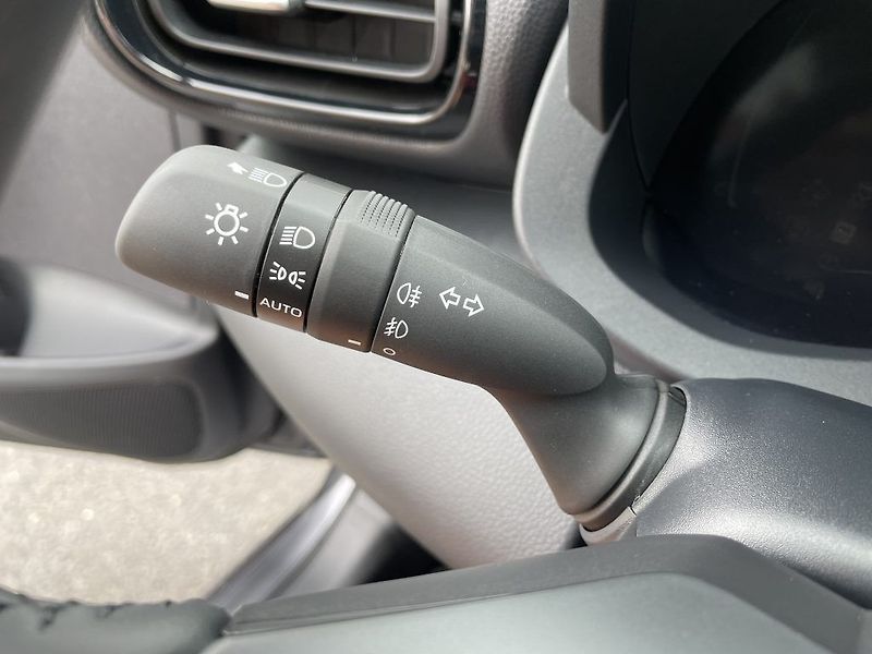 Toyota Yaris 1.5 Hybrid Style ODBĚR ihned - fotka 25 z 27