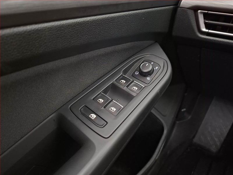 Volkswagen Golf (2022) Style 1.5 TSI, ČR,1.maj, Navi - fotka 18 z 18