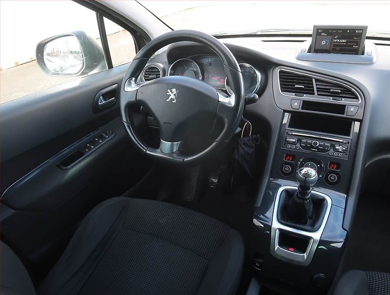 Peugeot 5008 (2016) 1.6 BlueHDi, nová STK - fotka 7 z 19