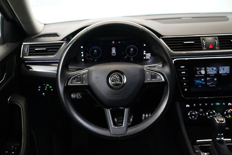 Škoda Superb - fotka 18 z 28