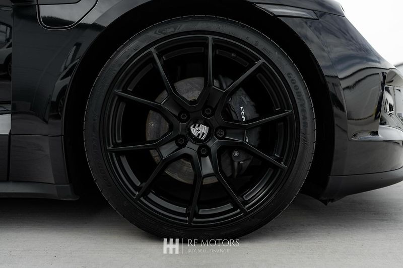 Porsche Taycan (2024) 320kW - fotka 12 z 50