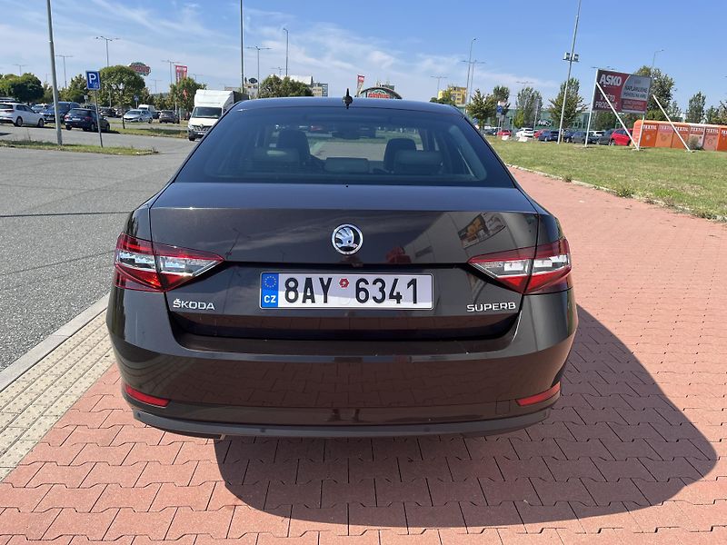 Škoda Superb 2.0 TDi DSG Style Plus - fotka 6 z 38