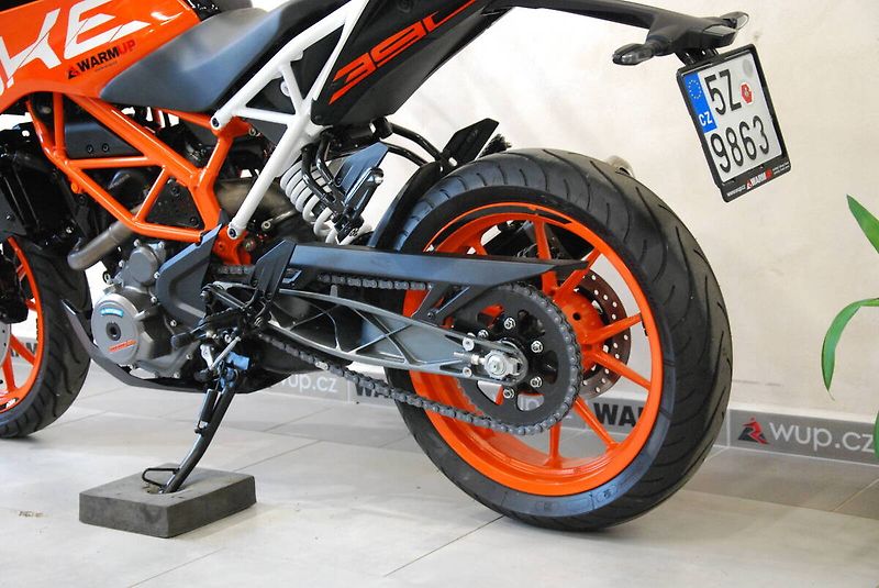 KTM 390 Duke (2019) Duke 390 - 7912 km, hezký stav - fotka 19 z 20