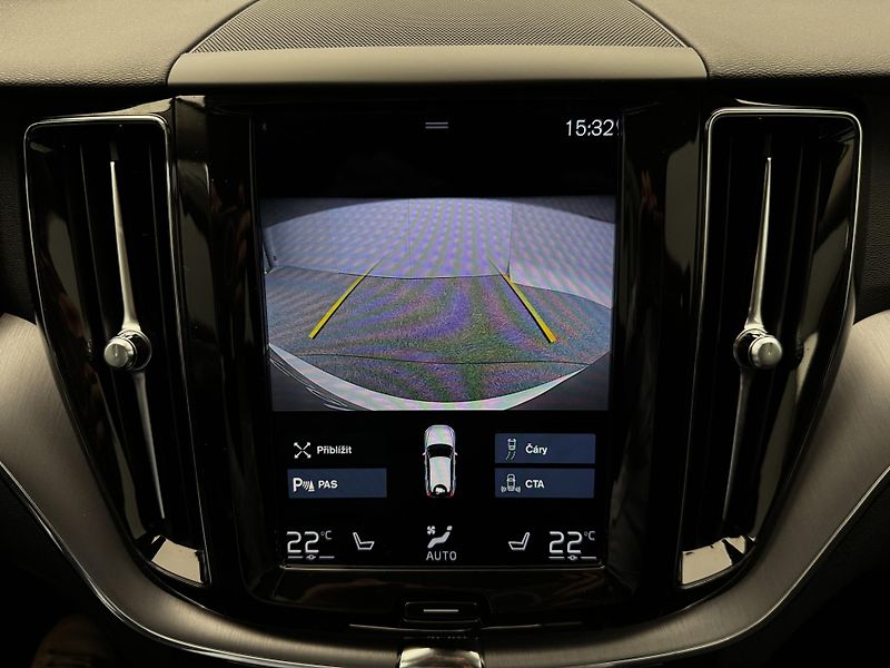 Volvo XC60 B4 AWD MOMENTUM AUT REZERVACE - fotka 44 z 45