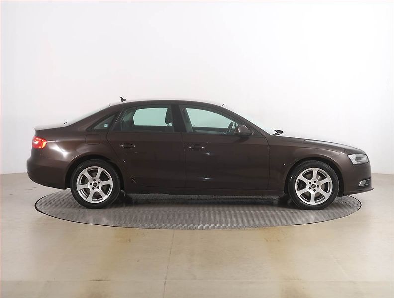 Audi A4 (2014) 2.0 TDI, Automat, Xenony - fotka 6 z 19
