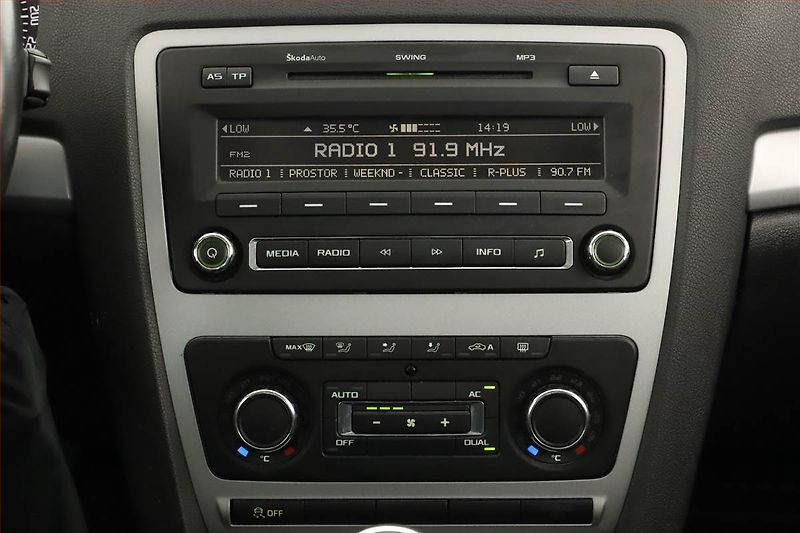 Škoda Octavia (2013) 1.6 TDI, Tempomat - fotka 10 z 11