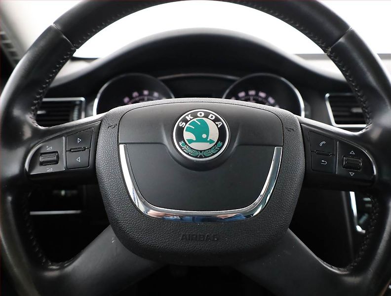 Škoda Superb (2012) 2.0 TDI, Serv.kniha, Xenony - fotka 8 z 16