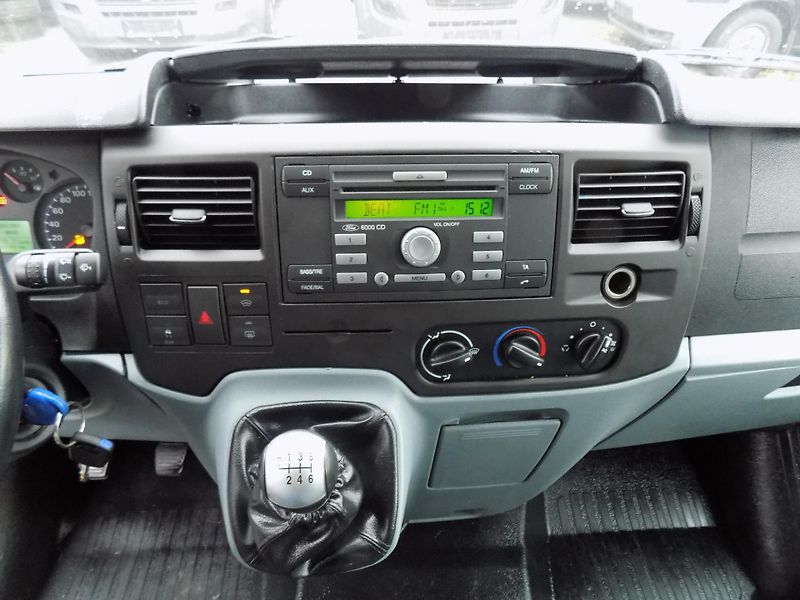 Ford Transit 2,2 TDCI SWB TREND AC 9 MÍST - fotka 30 z 43