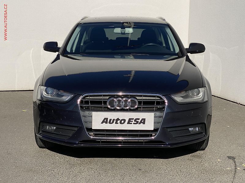 Audi A4 (2013) 2.0 TDi Avant, AC, xenon - fotka 2 z 17