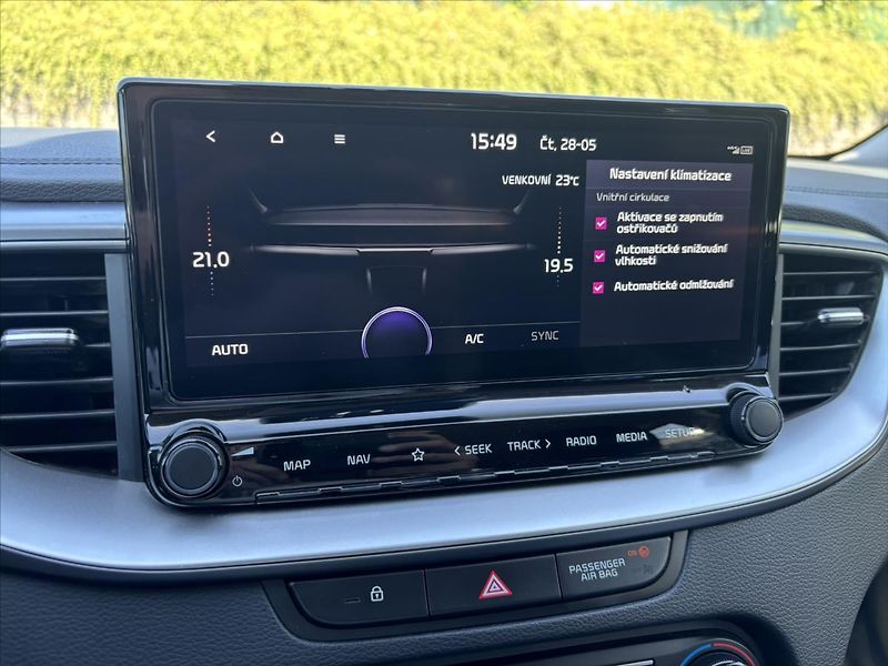 Kia Ceed 1,5 TGDi AT TOP PLNÝservisKIA - fotka 24 z 44