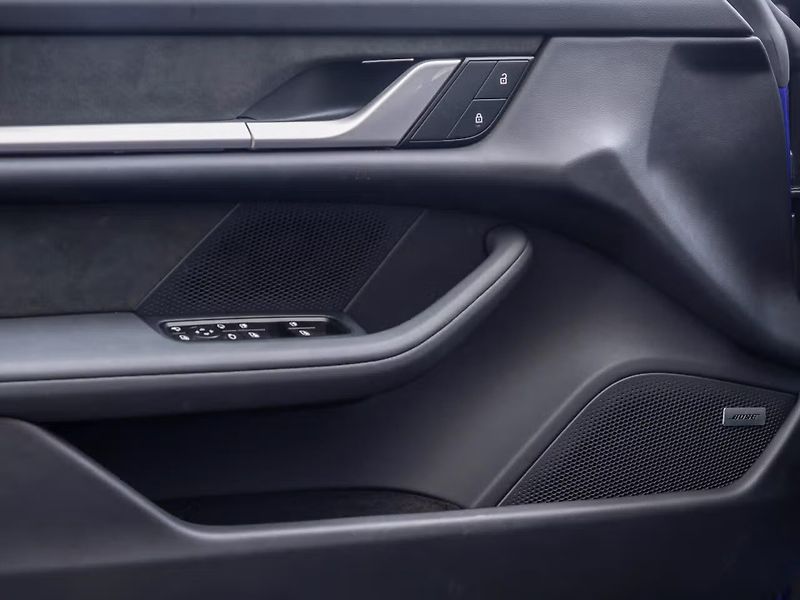 Porsche Taycan Turbo GT Weissach ActiveRide - fotka 13 z 23