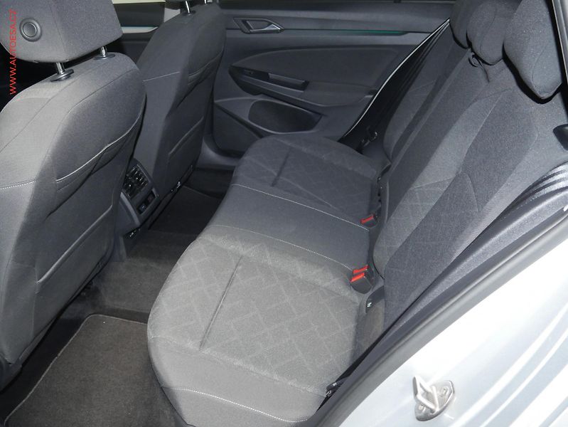 Volkswagen Golf (2021) 1.5 TSi, 2.maj,ČR, LED, park - fotka 10 z 20