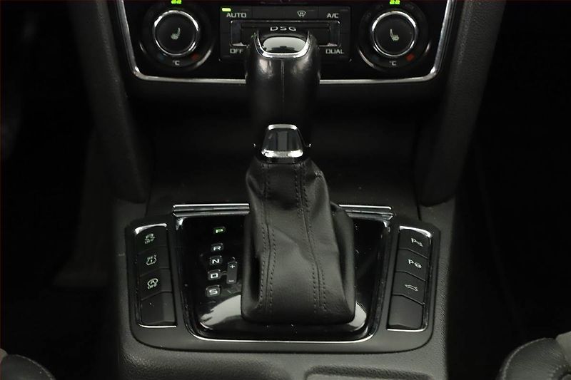 Škoda Superb (2014) Elegance 2.0 TDI, Automat - fotka 10 z 16