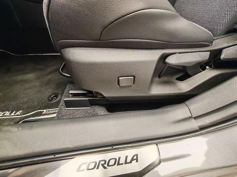 Toyota Corolla 1,8 Hybrid e-CVT Style - fotka 17 z 40