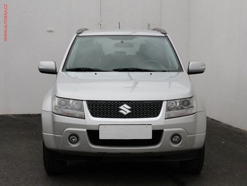 Suzuki Grand Vitara (2008) 2.0i 4x4, AC - fotka 2 z 3