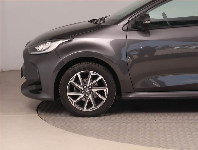 Toyota Yaris (2022) 1.5 VVT-i, ČR,1.maj, Tempomat - fotka 14 z 17