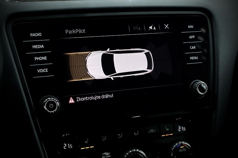 Škoda Octavia 3 FL Combi 2.0 TSI 169 kW RS - fotka 26 z 39
