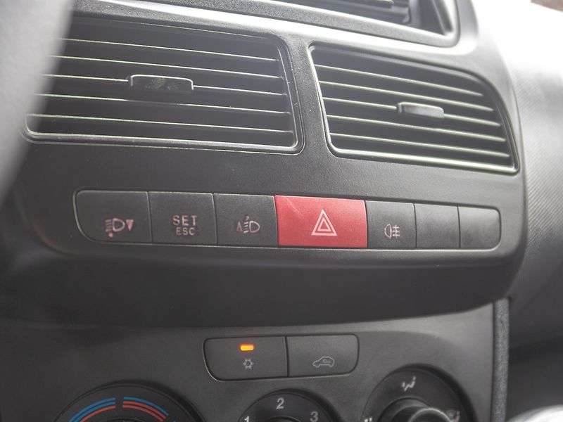 Fiat Dobló (2011) 1.4i 70KW AC – PO SERVISU - fotka 18 z 34