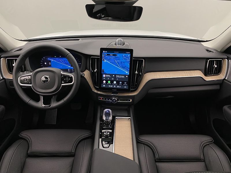 Volvo XC60 T6 AWD RECHARGE DARK PLUS CZ - fotka 2 z 67