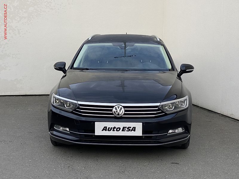 Volkswagen Passat (2019) 2.0 TDi, Highline, navi - fotka 2 z 19