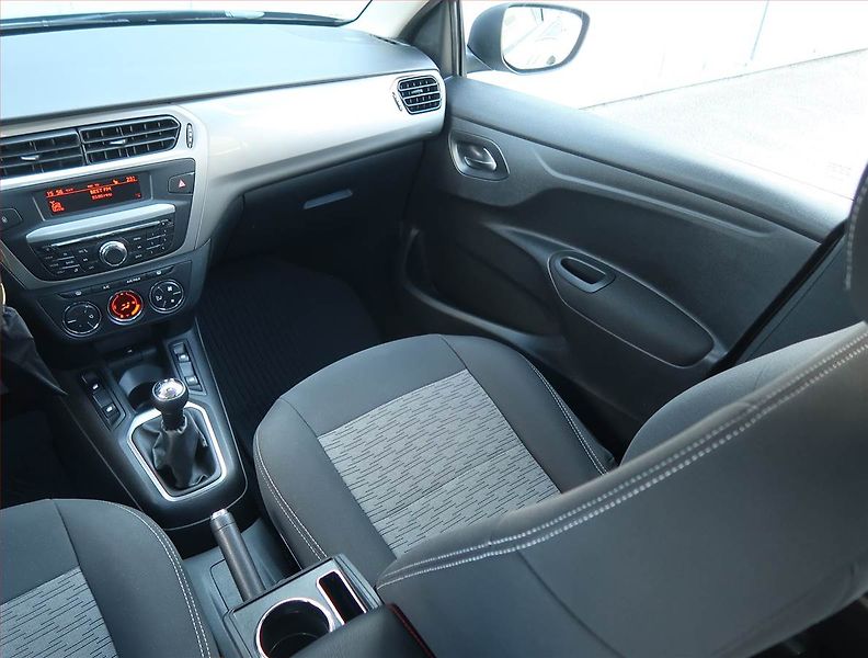 Citroën C-Elysée (2014) 1.2 VTi, Tempomat - fotka 8 z 17