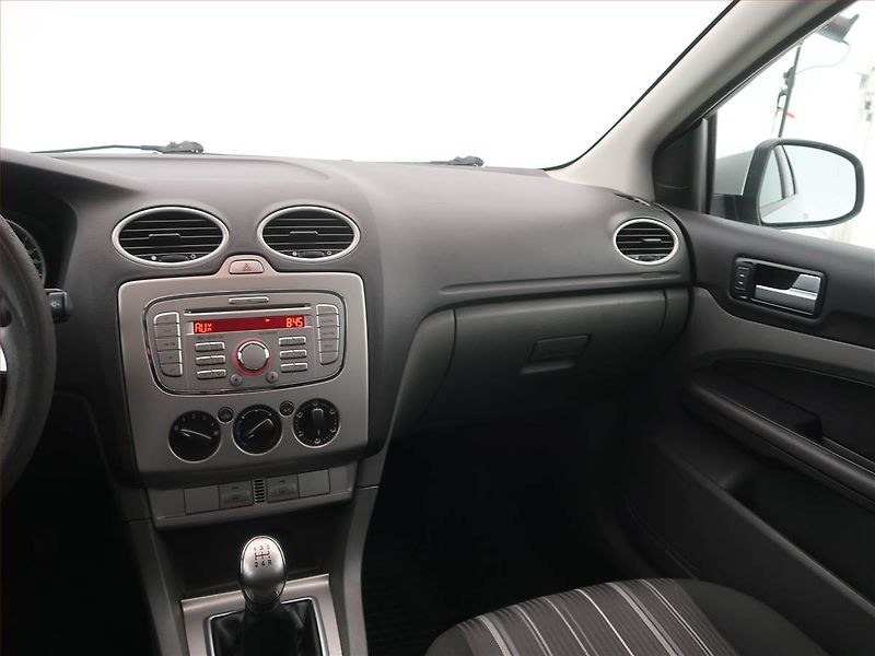 Ford Focus (2008) 1.6 16V, jezdí dobře - fotka 8 z 14