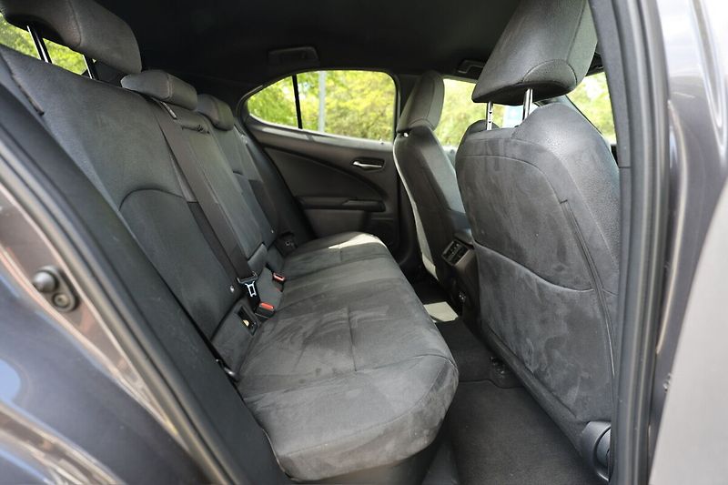 Lexus UX 300h 300H 2.0 HEV BUSINESS TECH - fotka 16 z 22