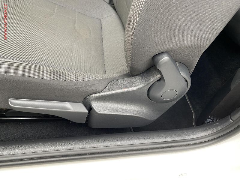Volkswagen up! (2013) 1.0i, Move, navi - fotka 12 z 13
