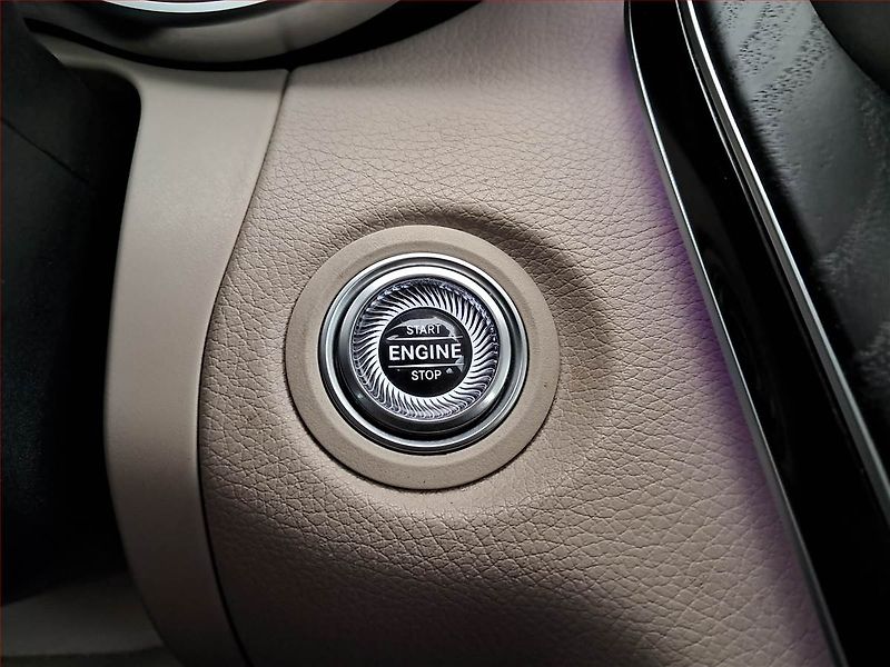 Mercedes-Benz Třídy C (2018) C 220 d, Automat, Kůže, Navi - fotka 18 z 21