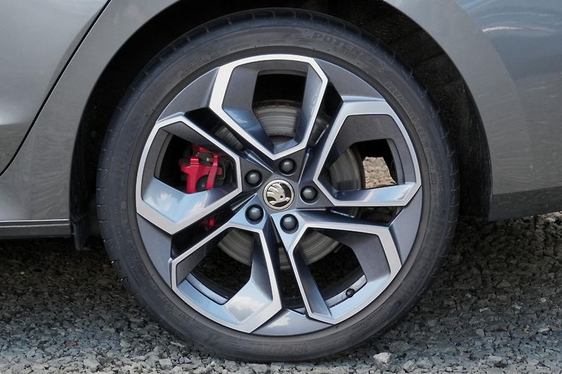 Škoda Octavia iV RS 1.4 TSI, ČR, Tažné, ACC - fotka 5 z 40