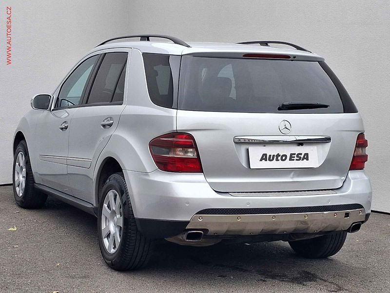 Mercedes-Benz Třídy M (2007) 3.0CDi ML350 4Matic, 1.maj - fotka 6 z 19