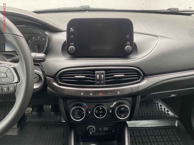 Fiat Tipo (2019) 1.4 T-Jet, ČR, servis.kniha - fotka 12 z 16