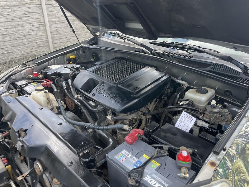 Toyota Land Cruiser 3.0TD 4x4 170PS AUT VÝBAVA !!! - fotka 90 z 180