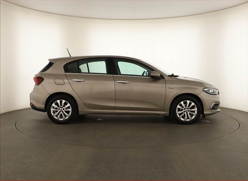 Fiat Tipo (2019) 1.4 T-Jet, Serv.kniha - fotka 6 z 13
