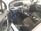 Peugeot 2008 (2018) 1.2, 1.maj,ČR, servis.kniha - náhled 2