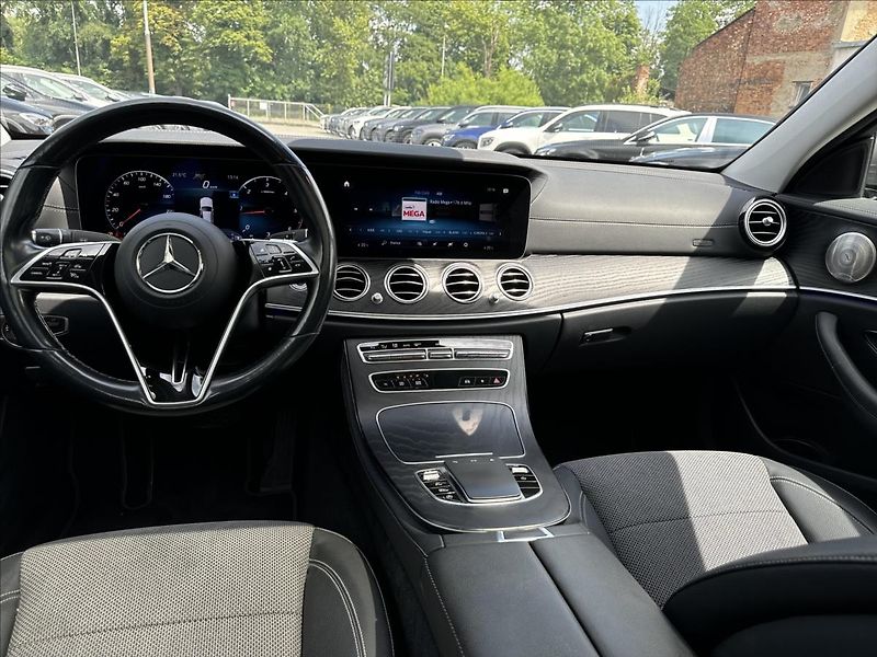 Mercedes-Benz Třídy E E 220d 4MATIC AMG Style - fotka 12 z 16