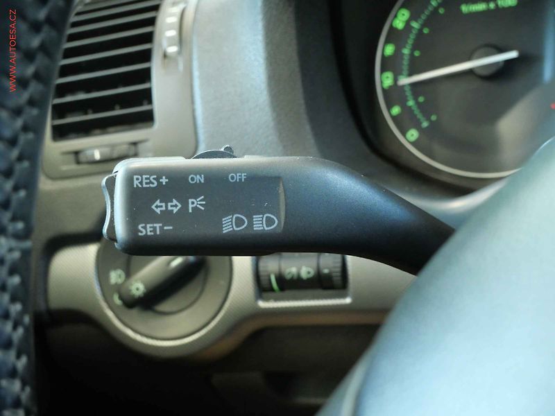 Škoda Octavia (2006) 1.6i, AC, temp - fotka 16 z 20